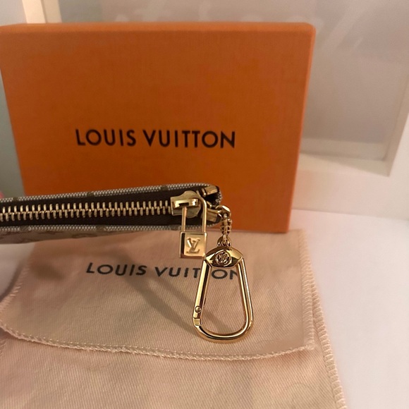 LOUIS VUITTON Monogram Mini Lin Key Cles - Picture 3 of 7